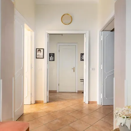 Апартаменты Rosam - Via Veneto 15 Min Walk From Spanish Steps Floor Luxury *